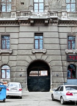 Жизнь в долг