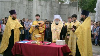 В Одессе заложили памятную капсулу в фундамент будущего храма церковно-приходской школы