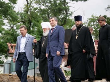 В Одессе заложили памятную капсулу в фундамент будущего храма церковно-приходской школы