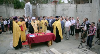 В Одессе заложили памятную капсулу в фундамент будущего храма церковно-приходской школы