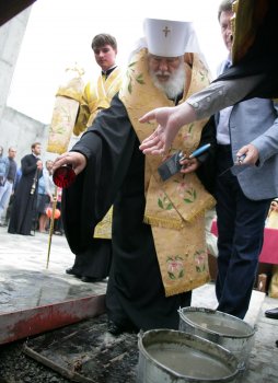 В Одессе заложили памятную капсулу в фундамент будущего храма церковно-приходской школы