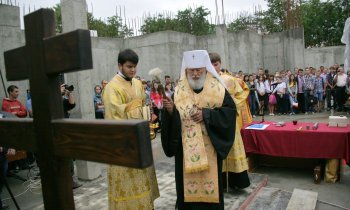 В Одессе заложили памятную капсулу в фундамент будущего храма церковно-приходской школы
