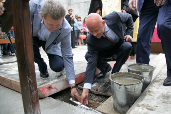 В Одессе заложили памятную капсулу в фундамент будущего храма церковно-приходской школы