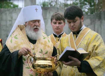 В Одессе заложили памятную капсулу в фундамент будущего храма церковно-приходской школы