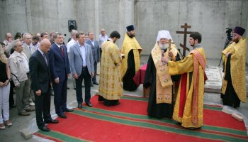 В Одессе заложили памятную капсулу в фундамент будущего храма церковно-приходской школы