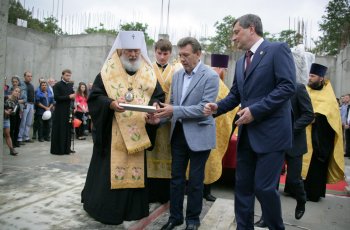 В Одессе заложили памятную капсулу в фундамент будущего храма церковно-приходской школы