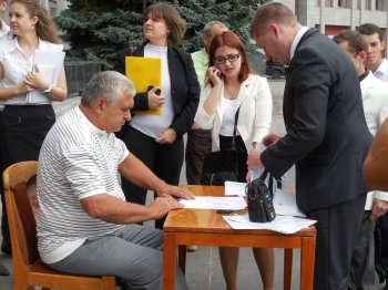 25 ветеранов Великой Отечественной войны и люди социально незащищённых категорий получили  ключи от автомобилей