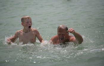 Одесситы и гости города не прислушались к уведомлению о запрете купания