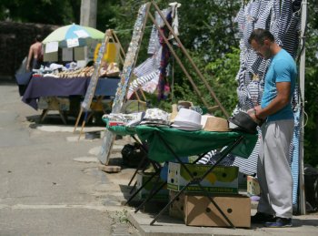 По дороге на Ланжерон можно и отовариться, и «травануться»