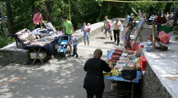 По дороге на Ланжерон можно и отовариться, и «травануться»