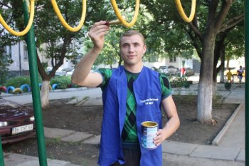 Самые маленькие суворовцы приняли участие в субботнике, который прошел при поддержке депутата горсовета Евгения Гофмана