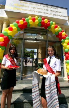 Сегодня дипломы получили студенты Экономико-правового и юридического колледжей