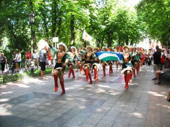 В Одессе прошел грандиозный парад мажореток