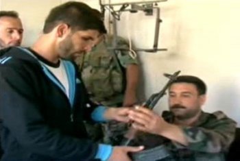 350 боевиков вместе со своим оружием сдались в провинции Хомс