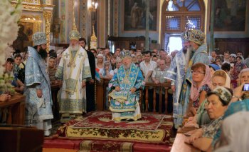 Митрополит Владимир возглавил праздничную литургию в Свято-Успенском кафедральном соборе Одессы (фото)