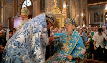 Митрополит Владимир возглавил праздничную литургию в Свято-Успенском кафедральном соборе Одессы (фото)