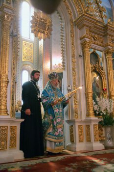 Митрополит Владимир возглавил праздничную литургию в Свято-Успенском кафедральном соборе Одессы (фото)