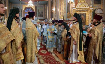 Митрополит Владимир возглавил праздничную литургию в Свято-Успенском кафедральном соборе Одессы (фото)