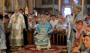 Митрополит Владимир возглавил праздничную литургию в Свято-Успенском кафедральном соборе Одессы (фото)