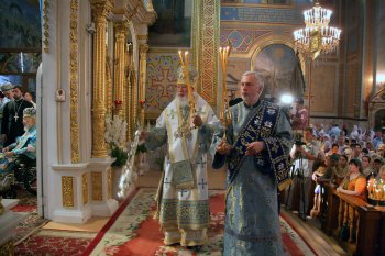 Митрополит Владимир возглавил праздничную литургию в Свято-Успенском кафедральном соборе Одессы (фото)