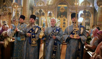 Митрополит Владимир возглавил праздничную литургию в Свято-Успенском кафедральном соборе Одессы (фото)