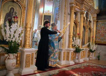 Митрополит Владимир возглавил праздничную литургию в Свято-Успенском кафедральном соборе Одессы (фото)