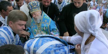 Митрополит Владимир возглавил праздничную литургию в Свято-Успенском кафедральном соборе Одессы (фото)