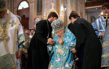 Митрополит Владимир возглавил праздничную литургию в Свято-Успенском кафедральном соборе Одессы (фото)
