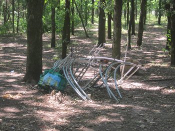 411-я батарея: мусор, кафе, лошади и аттракционы…