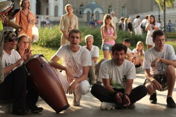 На выходных у Оперного устроят бразильское шоу с музыкой и боевыми танцами