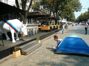 Прохожих в центре города охватит вечернее фото-«Безумие»