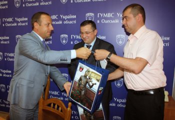 Молдавские полицейские наградили одесских милиционеров (фото)