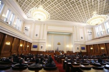 Болгарские министры и депутаты покинули здание парламента после восьмичасовой блокады