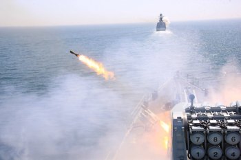 Совместные военно-морские учения: Китай и Россия против Америки и Японии ("dfdaily", Китай)