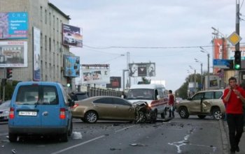 Милиция расследует ДТП - наезд «Лексуса» на пять автомобилей