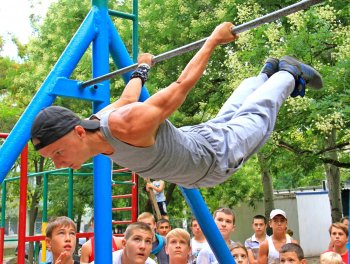 В Суворовском районе появилась новая спортплощадка