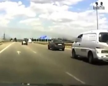 Стрельба в Одессе: Водитель микроавтобуса расстрелял легковушку из пистолета (видео)