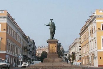 Алексей Костусев мог бы достойно войти в историю Одессы: для этого не нужно переносить прах Дерибаса из Петербурга