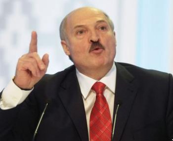 Лукашенко назвал Сноудена предателем, но посоветовал приютить его в России