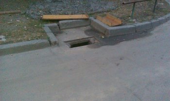 Дворники Малиновского района расставляют смертельные ловушки на детей (фото)