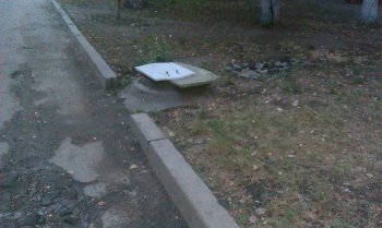Дворники Малиновского района расставляют смертельные ловушки на детей (фото)