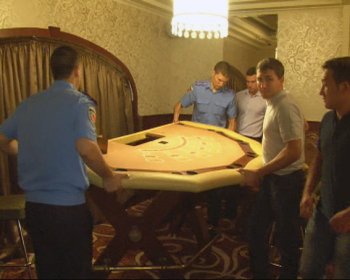 Одесса: Милиция «накрыла» подпольное казино в элитном клубе «Министериум» (фото)