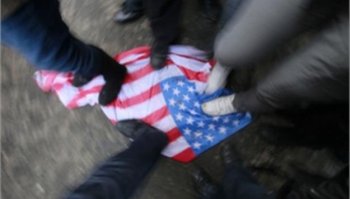 США закроют ряд своих посольств из-за страха