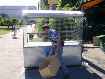 Люди Костусева сломали батуты в парке Горького