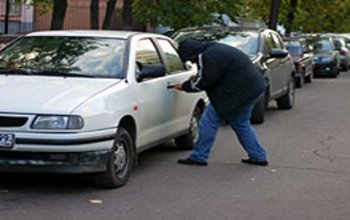 Одесская милиция разыскивает автомошенника