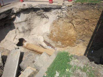 Люстдорфская дорога вновь перерыта (фото)