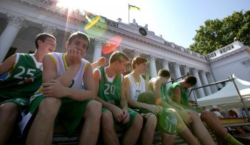 На Думской проходит чемпионат Украины по баскетболу 3х3 (фото)