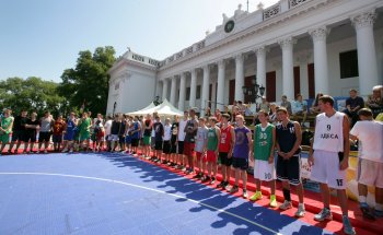 На Думской проходит чемпионат Украины по баскетболу 3х3 (фото)