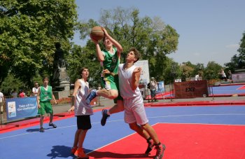 На Думской проходит чемпионат Украины по баскетболу 3х3 (фото)