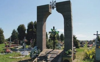 Поляки решили снести памятник УПА